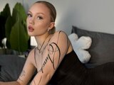 TracySwon shows